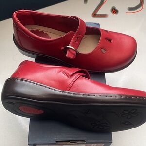 Bass Red and Black Dress Shoes with Comfort Features